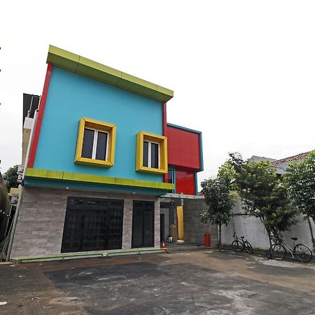 Reddoorz Plus Near Halim Perdanakusuma 2 Jakarta Luaran gambar