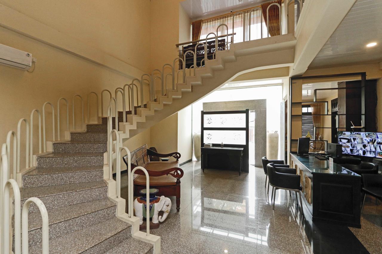 Reddoorz Plus Near Halim Perdanakusuma 2 Jakarta Luaran gambar